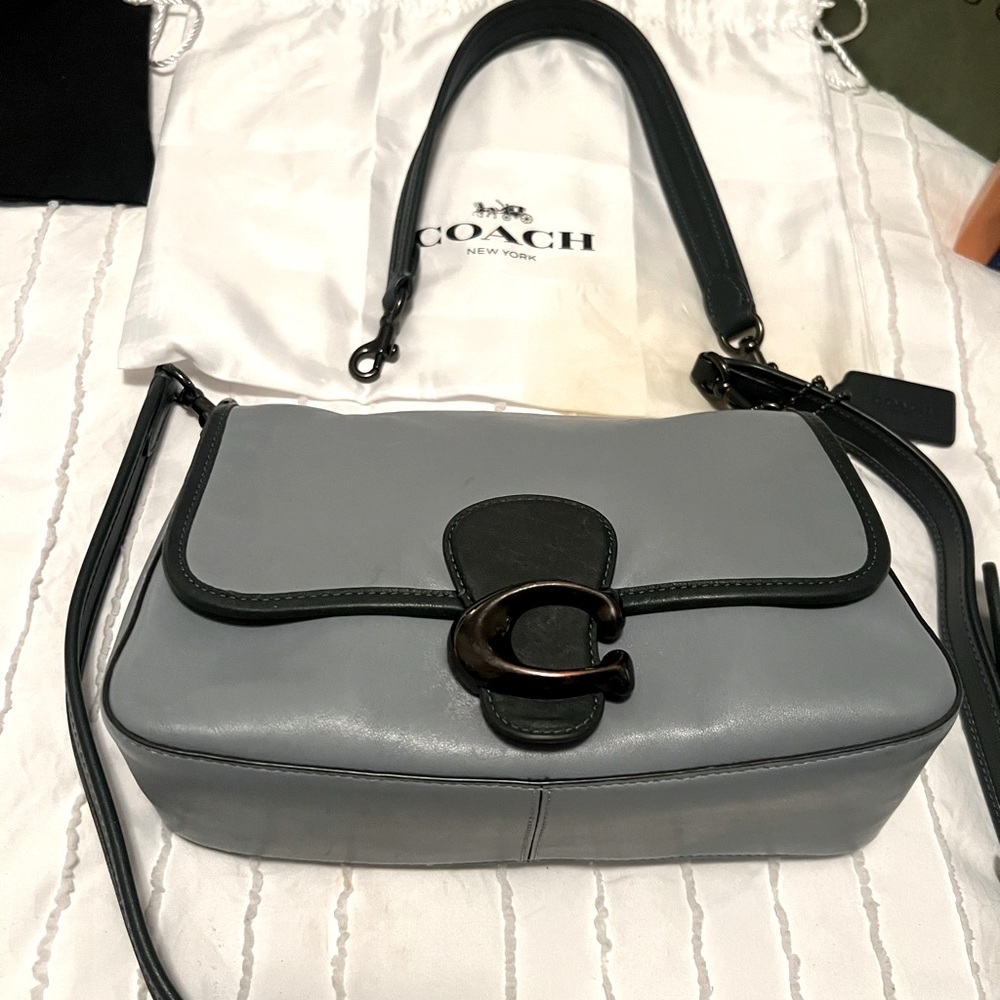 Coach in EUC- fabulous crossbody bag multicolored classic- perfect everyday bag!